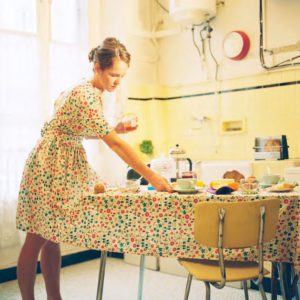 Huis-Clos, La Table, Amélie Chassary et Lucie Belarbi