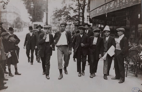 Charles Lansiaux, « Avenue d'Orléans. Jeune chasseur algérien blessé » Photographie prise le 22 septembre 1914 Acquise par la BHVP le 28 septembre 1914 © Charles Lansiaux/BHVP/Roger-Viollet