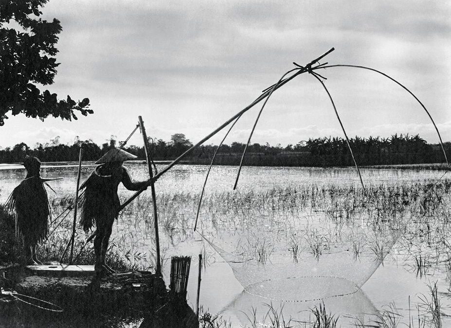 Pêcheur au carrelet, 1925 © École française d’Extrême-Orient Jean Manikus.