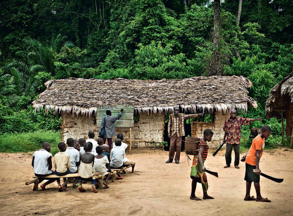 © Patrick Willocq  Sur la route de Bikoro à Bokonda