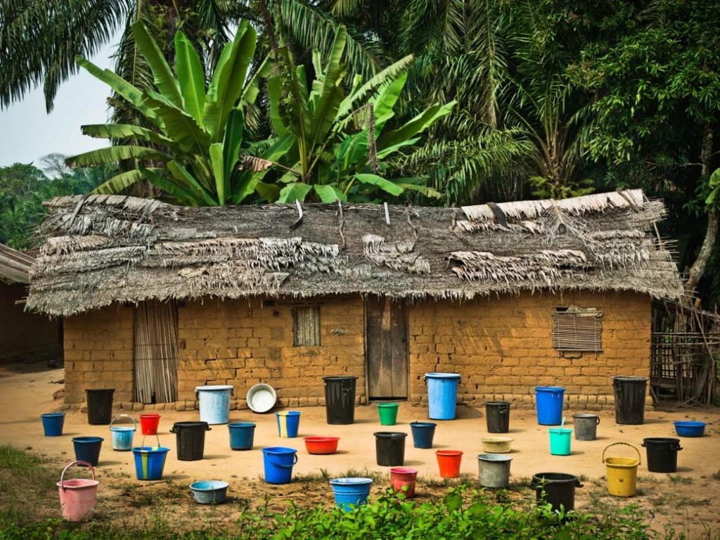 © Patrick Willocq  Sur la route de Bikoro à Bokonda