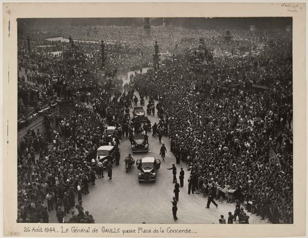 26 août 1944 - Escorte du général de Gaulle place de la Concorde Photographie originale Presse Libération © Droits réservés Reproduction : © Musée Carnavalet / Parisienne de photographie