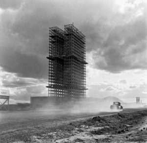 Palais du Congrès national en construction, Brasilia, c. 1958, Marcel Gautherot, Courtosie de l’Instituto Moreira Salles