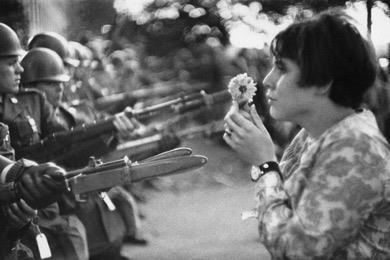 La jeune fille à la fleur